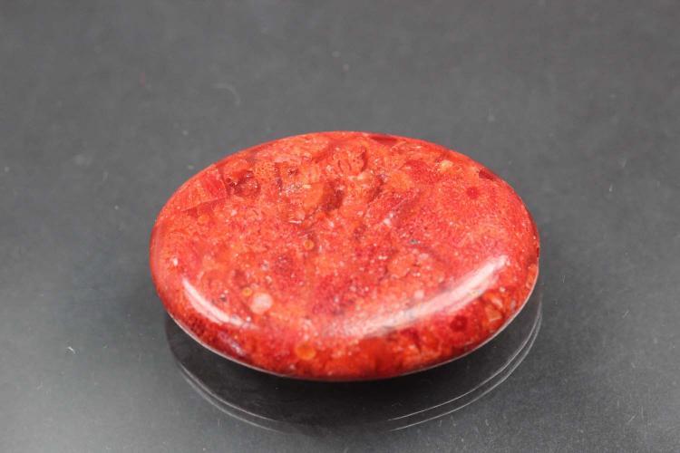 Schaumkorallanh�nger gepresst rot Oval Ma�e 34 x 25mm, 7mm stark, Bohrung � ca. 1,2mm, l�ngs gebohrt