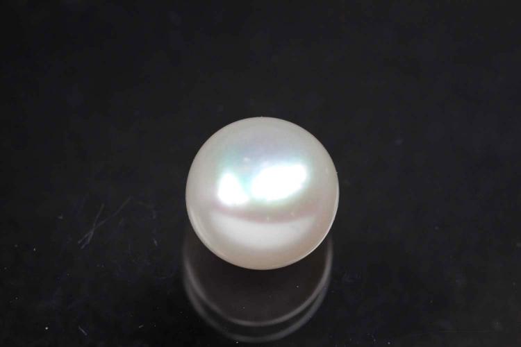 freshwater pearls, half drilled Button, approx. size 8,5-9,0mm, Hoch 6,5-7,0mm, color white