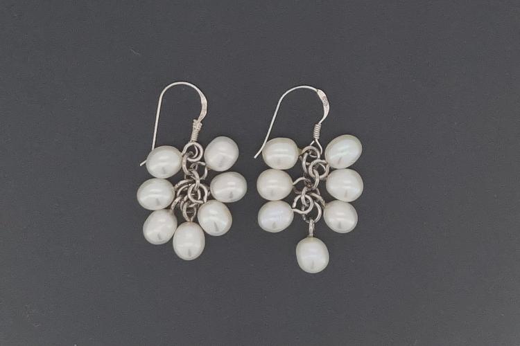 Perlohrh�nger Potatoe weissfarben, ca. 5-6mm, mit 925/- Silberohrhaken