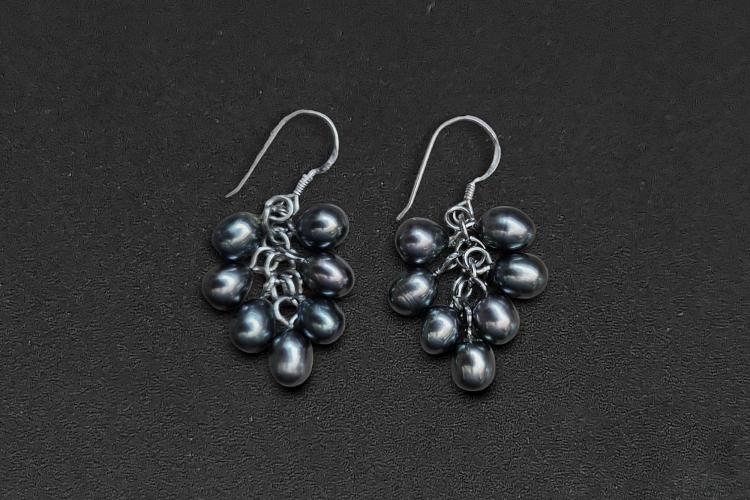 Perlohrhnger Potatoe schwarzfarben, ca. 5-6mm, mit 925/- Silberohrhaken