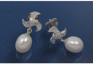 Earring with flower with Pearl cubic cirkonia, 1 x white FWP 7,5mm. 925/- Silber,rhodium plated. Length 22,0mm, wide 9,5mm,