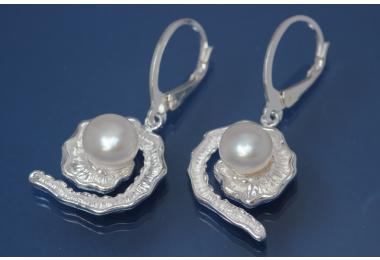 Earring Spiral Leaf with Pearl 925/- Silver polished, approx size high 37,5mm incl. leverback, wide 15,5mm,  with FW-Pearl approx size 7,5mm.
