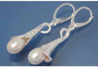 Ohrh�nger Trompetenblume mit Perle SW - Perle 925/- Silber poliert, ca.Ma�e H 45,5mm incl Brisur, B 2,2mm x 2,5mm im Verlauf, mit SW-Perle ca.Ma�e �6,5mm