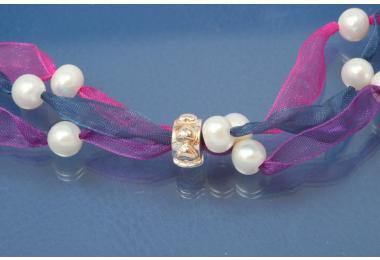 Organza-Collier 3rhg. magenta / amethyst / dunkelblau mit S��wasserperlen und Clips, L�nge ca. 70cm