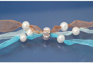Organza-Collier 3rhg. t�rkis / hellblau / braun mit S��wasserperlen und Clips, L�nge ca. 70cm