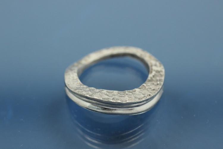 Colliermittelteil 925/- Silber rhodiniert Fl�che beide Seiten geh�mmert ca Ma�e A� 20,5 I� 14,5mm Bohrung �2,2mm St�rke 4,5 im Verlauf 1,3mm