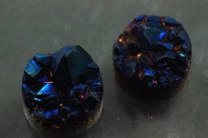 Quarz Druzy, Form rund, Farbe blaufarben, ca Mae  10mm, Hhe 5,7-8,9 mm