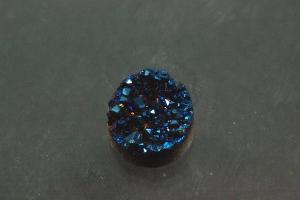 Quarz Druzy, Form rund, Farbe blaufarben, ca Mae  8mm, Hhe 3,9-6,3 mm