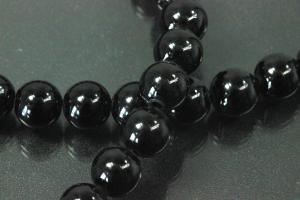 Glasstrang kugelfrmiger schwarzfarben, ca Mae  8mm, ca. 39,0 - 40cm lang.