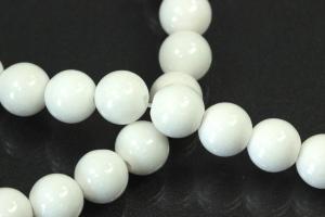 White Agate spherical gemstone strand white, approx. dimensions  8mm, approx. 39,0 - 40,0cm long.
