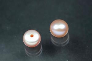 Swasserperlen, angebohrt Button, ca.Mae 6,0-6,5mm, Hoch 5,0-5,5mm, Farbe plum