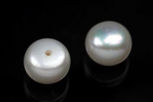 freshwater pearls, half drilled Button, approx. size 8,5-9,0mm, Hoch 6,5-7,0mm, color white