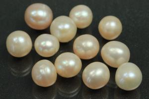 Freshwater pearl lot, undrilled, approx. dimensions 6,0mm to approx. 7.5mm, oval shape, color shades of cream.