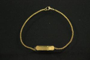 Shield bracelet matt 333/- solid with cable chain approx. Dimensions length 19.0cm, width 1.7mm, shield 25x5.3x0.6mm