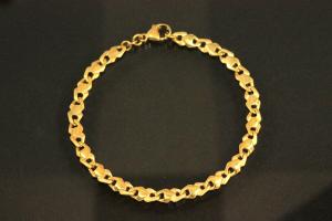 Bracelet 333/- solid diamond-shaped links hand-assembled with carabiner approx. Dimensions length 21.5cm, width 5.80mm,