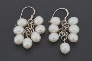 Perlohrh�nger Potatoe weissfarben, ca. 5-6mm, mit 925/- Silberohrhaken