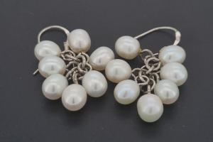 Perlohrh�nger Potatoe weissfarben, ca. 5-6mm, mit 925/- Silberohrhaken