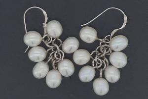 Perlohrh�nger Potatoe weissfarben, ca. 5-6mm, mit 925/- Silberohrhaken