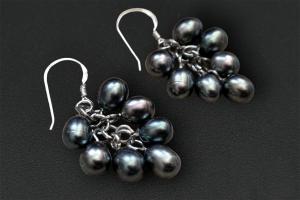 Perlohrhnger Potatoe schwarzfarben, ca. 5-6mm, mit 925/- Silberohrhaken