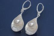 Earring Leaf and Pearl 925/- Silver polished, approx size high 45,5mm incl.leverback, wide 18,0mm, with FW-Pearl approx size 9,5mm,