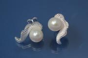 Earring Leaf and Pearl 925/- Silver polished, approx size high 19mm, wide 13,0mm,  with FW-Pearl approx size 8,5mm,  ear post length 10,0mm, outside 0,9mm,