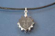 Collier, Lederschnur �2mm, mit H�matitanh�nger Sonne, L�nge verstellbar von 25cm bis 50cm
