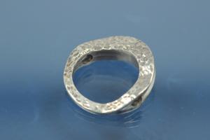 Colliermittelteil 925/- Silber rhodiniert Fl�che beide Seiten geh�mmert ca Ma�e A� 20,5 I� 14,5mm Bohrung �2,2mm St�rke 4,5 im Verlauf 1,3mm