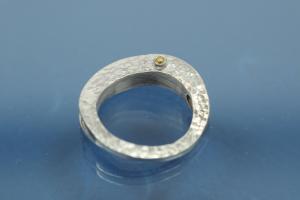 Colliermittelteil 925/- Silber rhodiniert mit gelben natural Brillant vollschliff, 0,02 ct gefasst, Fl�che beide Seiten geh�mmert ca Ma�e A� 20,5 I� 14,5mm Bohrung �2,2mm St�rke 4,5 im Verlauf 1,3mm